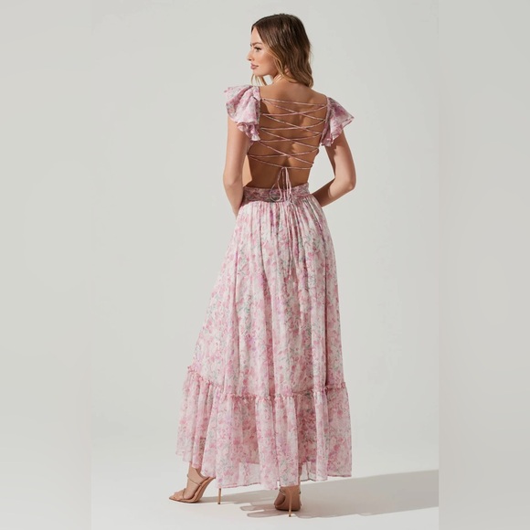 Floral dress from ASTR The Label! - Picture 4 of 5